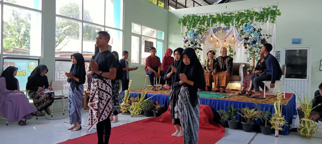PANGGIH TEMANTEN DI SMKN 1 SEMEN
