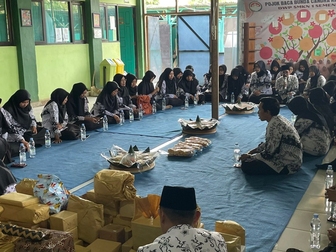 SMKN 1 Semen Gelar Tasyakuran Hari Guru Nasional dan HUT PGRI Ke-79