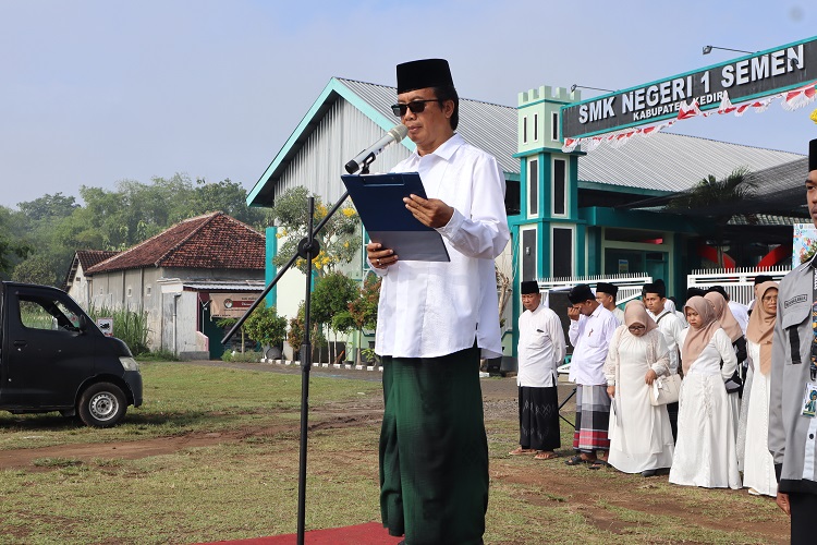 SMKN 1 Semen Gekar Apel Hari Santri & Pawai Ta’aruf
