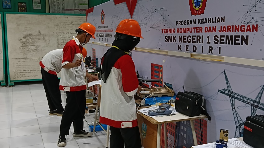 SMKN 1 Semen Menyelenggarakan Uji Kompetensi Keahlian